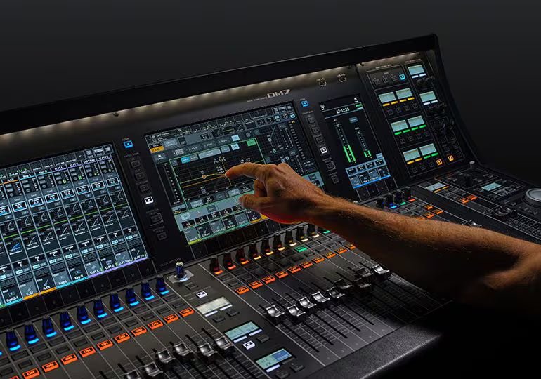Yamaha DM7C-EX Digital Mixing System - DM7 Compact 72-Ch Console + CTL-DM7 Expansion Controller
